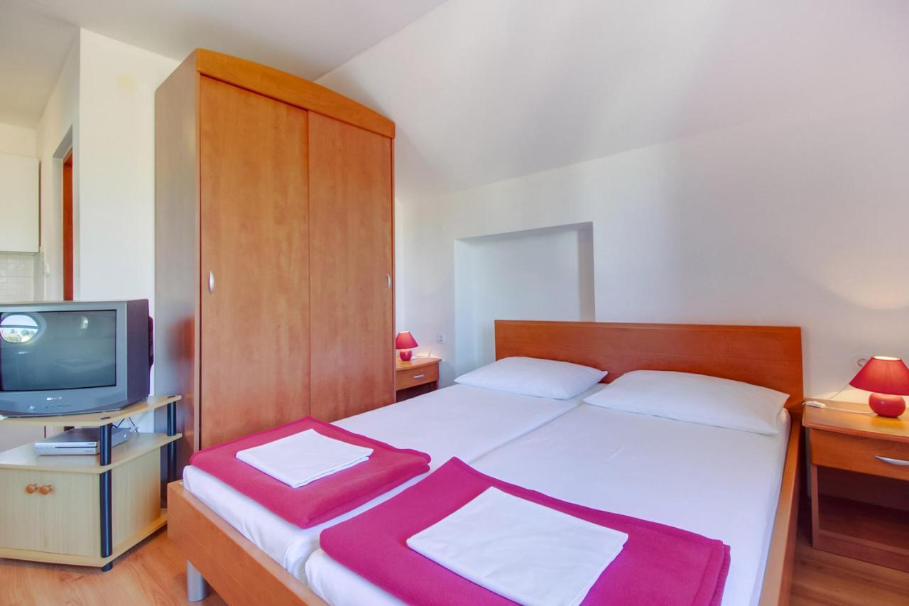 Apartments Rosa มาลีโลชินจ์ ภายนอก รูปภาพ
