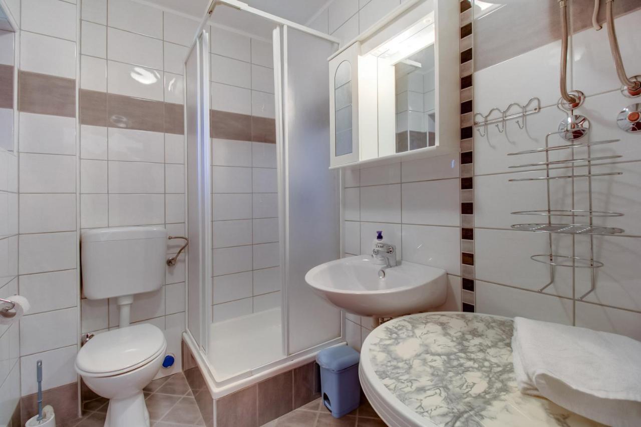 Apartments Rosa มาลีโลชินจ์ ภายนอก รูปภาพ