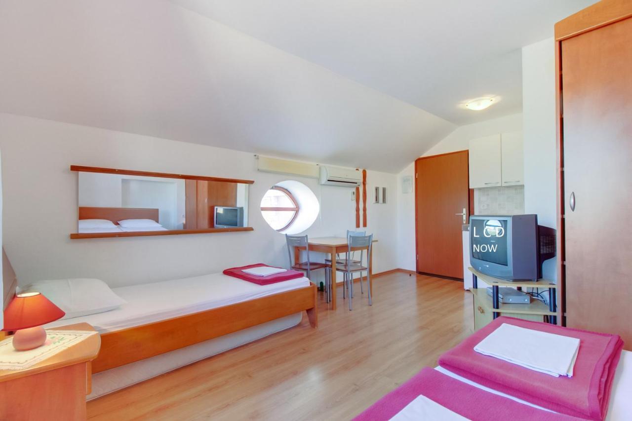 Apartments Rosa มาลีโลชินจ์ ภายนอก รูปภาพ