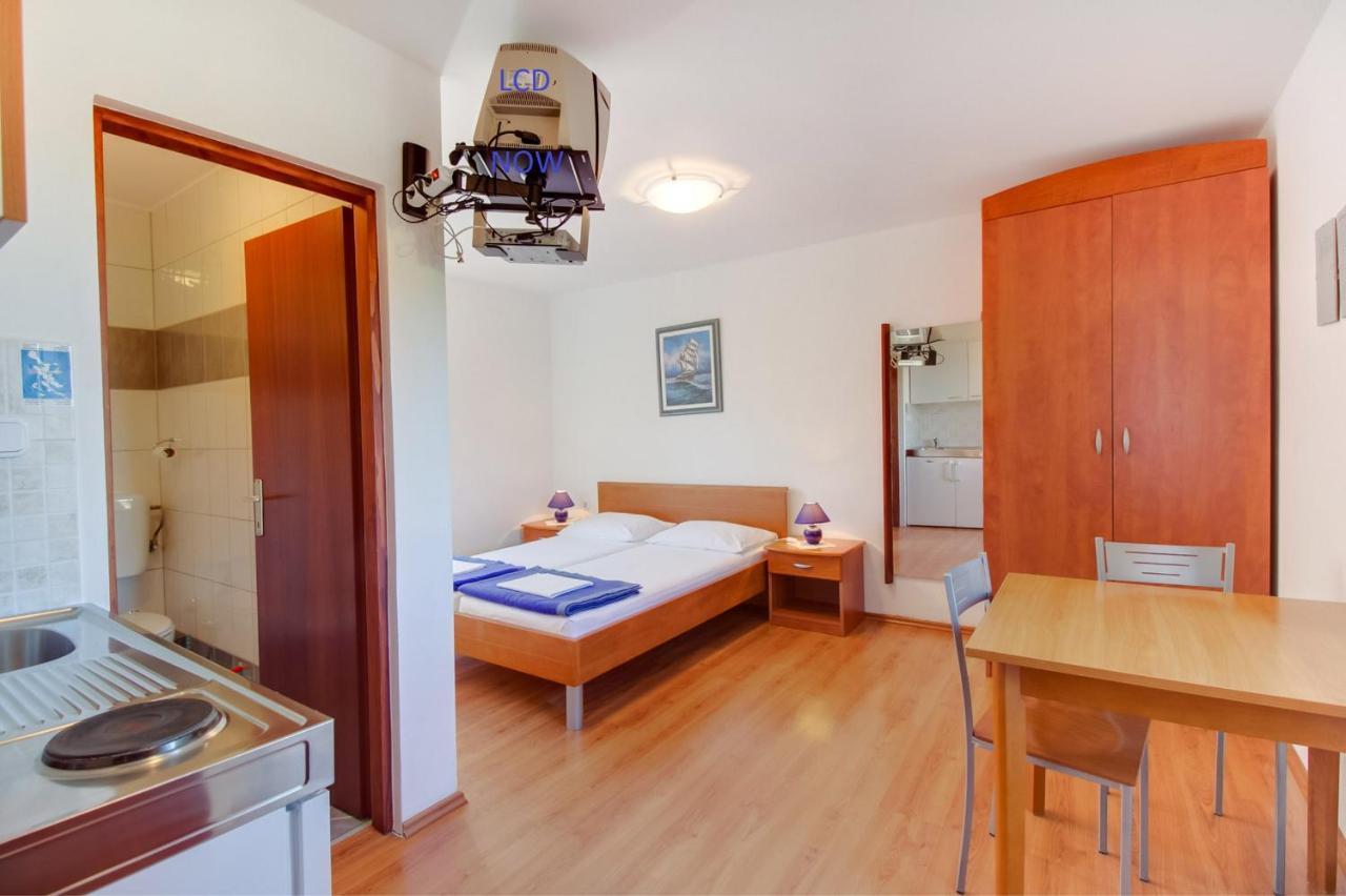 Apartments Rosa มาลีโลชินจ์ ภายนอก รูปภาพ