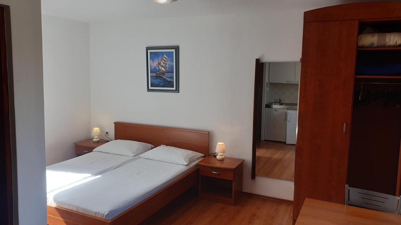 Apartments Rosa มาลีโลชินจ์ ภายนอก รูปภาพ