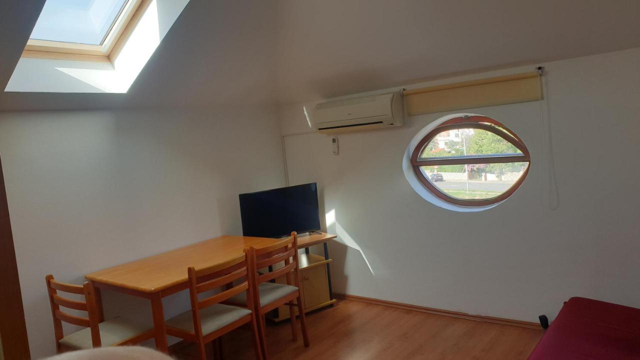 Apartments Rosa มาลีโลชินจ์ ภายนอก รูปภาพ