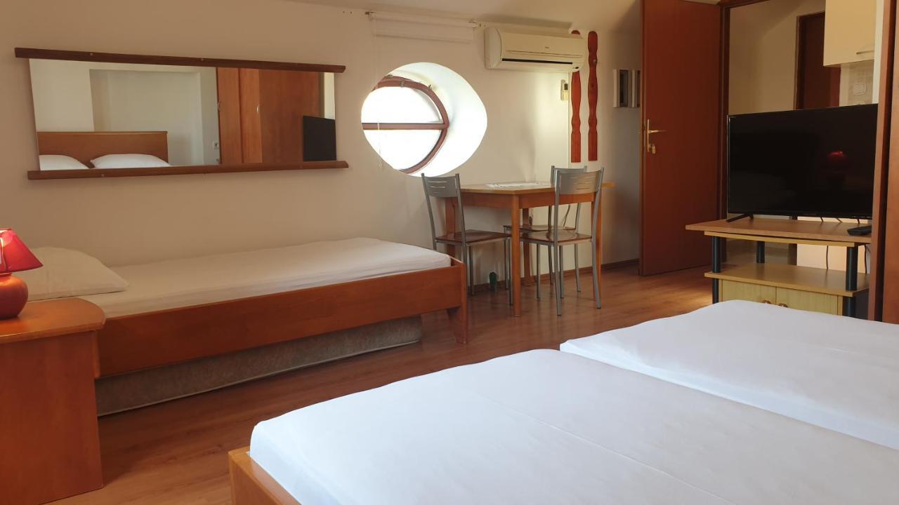 Apartments Rosa มาลีโลชินจ์ ภายนอก รูปภาพ